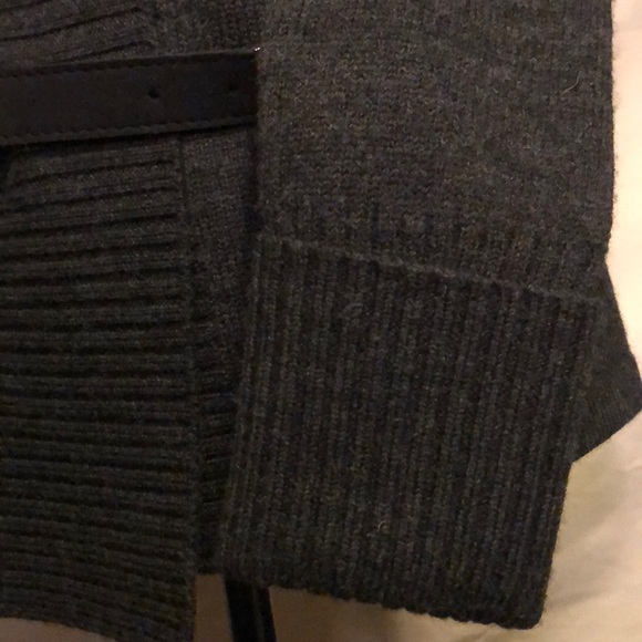 Grey Merino Wool Sweater with a tab and buckle - Picture 6 of 7